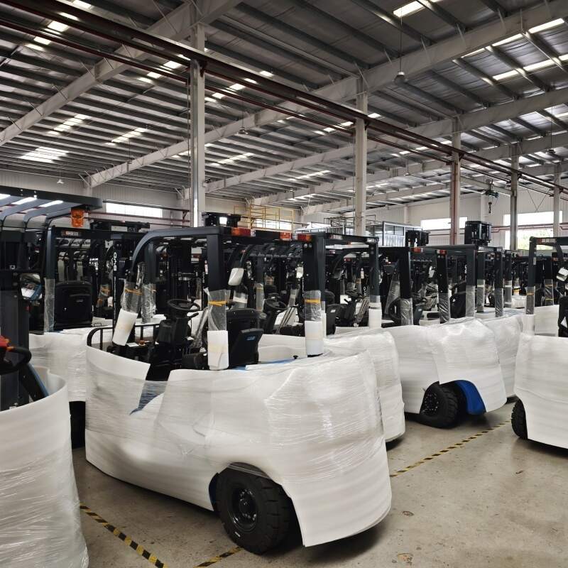 Se prefiere el almacenamiento en interiores, y las carretillas elevadoras eléctr