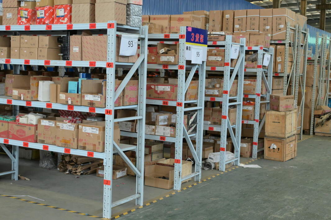 Este montacargas eléctrico de 1.5 toneladas lo cambia todo en el almacén(Figura1) Este montacargas eléctrico de 1.5 toneladas lo cambia todo en el almacén(Figura1)