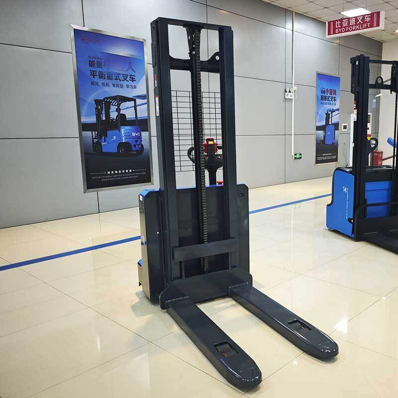 Este autoelevador eléctrico de 2 toneladas lo cambia todo en