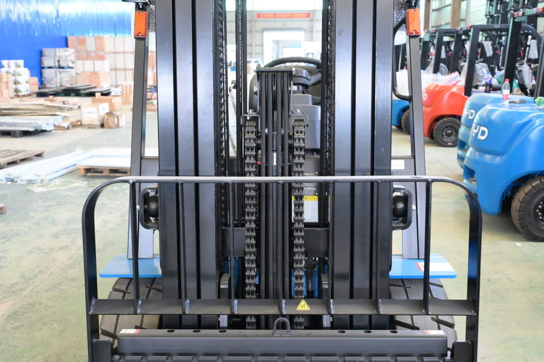 Adquiere un montacargas eléctrico de 2 toneladas a buen precio en Perú(Figura2) Adquiere un montacargas eléctrico de 2 toneladas a buen precio en Perú(Figura2)